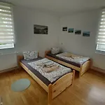 Moderne Am Kurpark - Zentral, Ruhig & Nah Am Edersee Lejlighed *